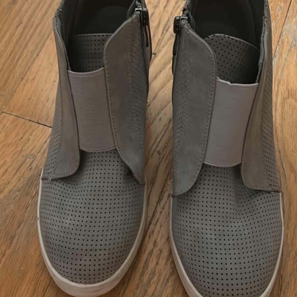 Gray Perforated High-Top Men's Shoes